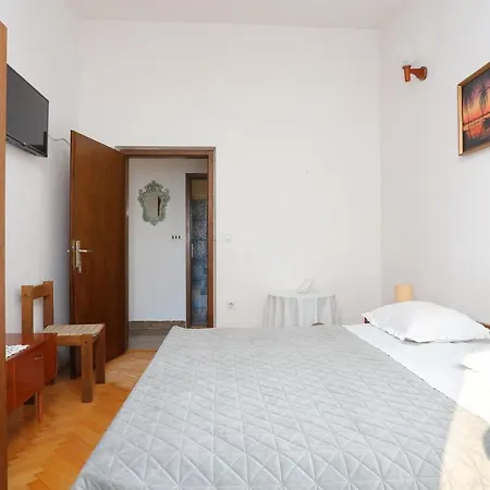 7558a * Rogoznica (Sibenik-Knin)