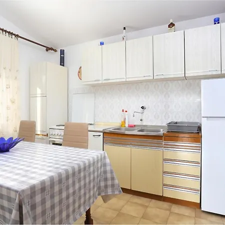 Apartman 7558a Rogoznica (Sibenik-Knin)