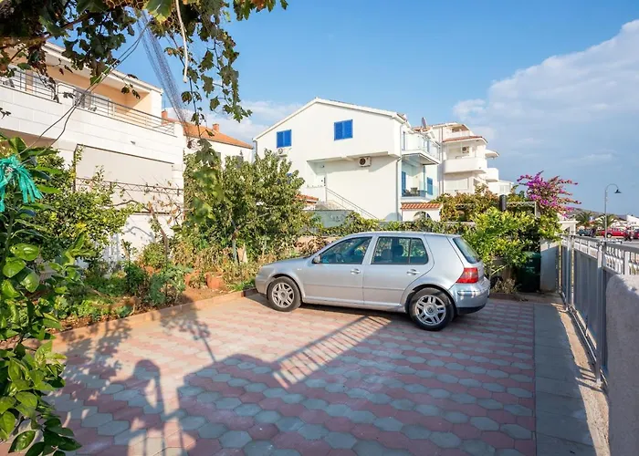 7558a * Rogoznica (Sibenik-Knin)