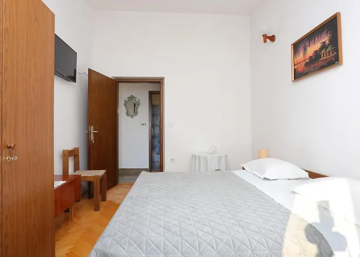 7558a * Rogoznica (Sibenik-Knin)