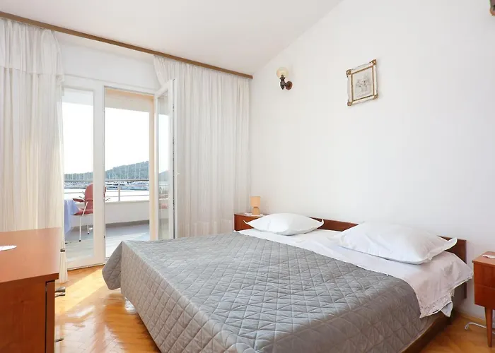 7558a Daire Rogoznica (Sibenik-Knin)