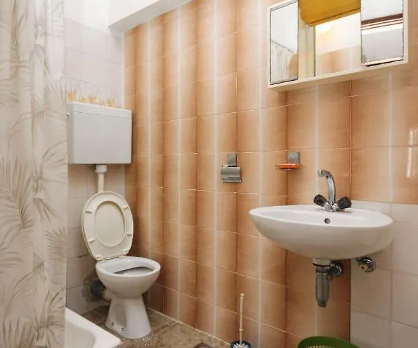 7558a * Rogoznica (Sibenik-Knin)